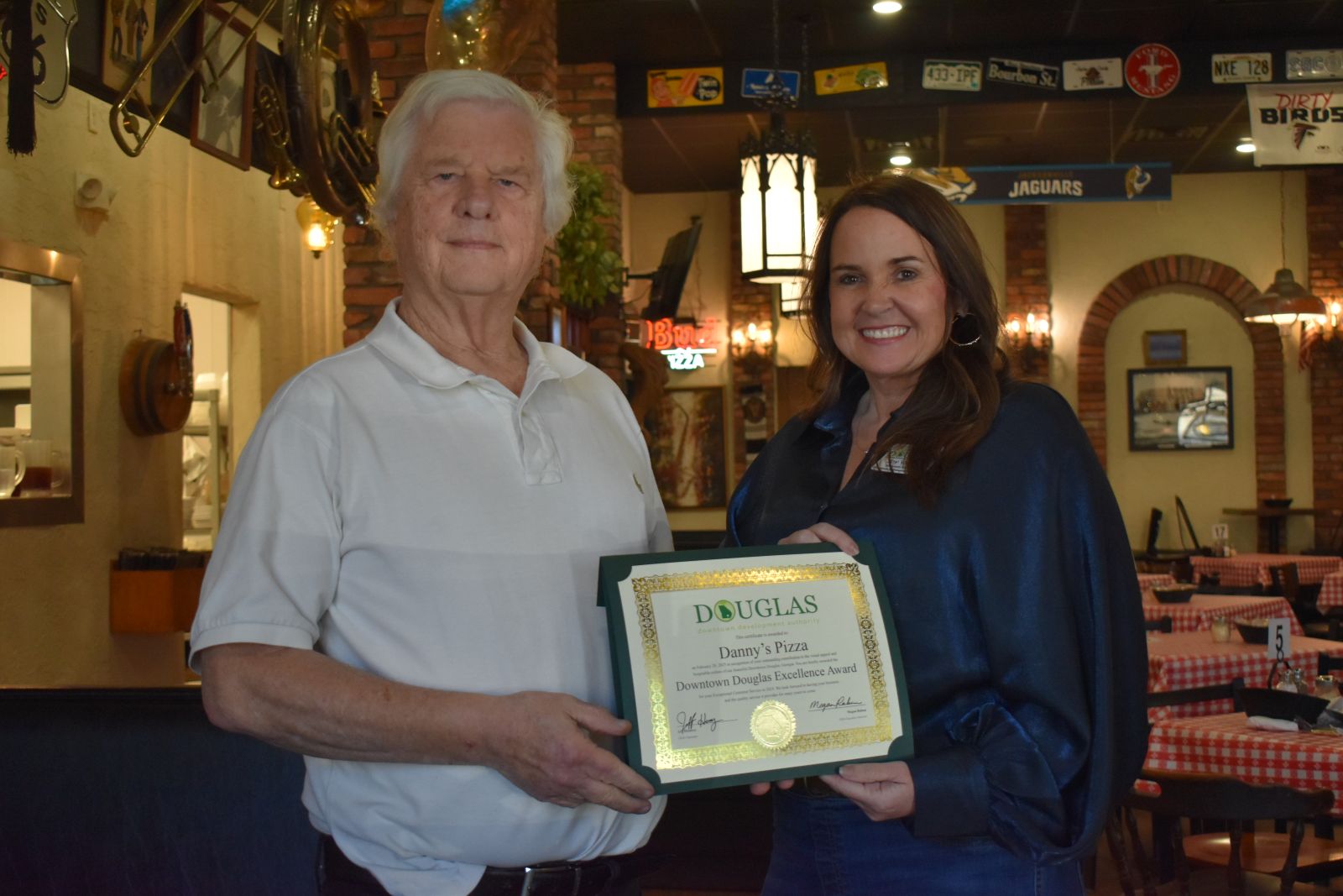 FNBCC's Joy Vickers presentes an award to Danny's Pizza in Douglas, GA